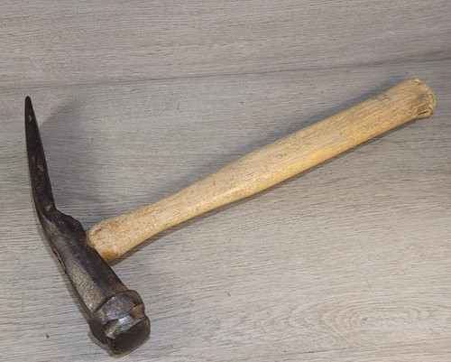 Stone mason hammer chisel - mason's,