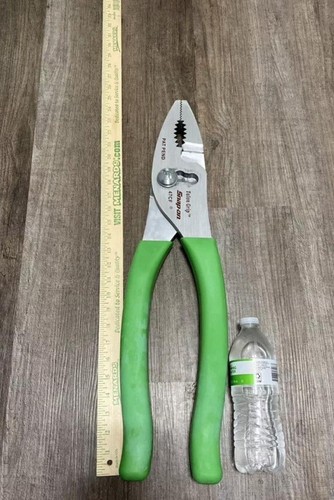 Snap giant display - snap, slip