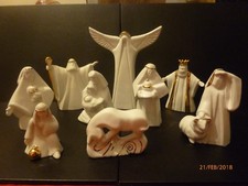 WADE LARGE NATIVITY FIGURES X