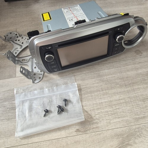 Toyota yaris sat nav fm - sat,