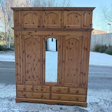 Wardrobe With Built-In Drawers