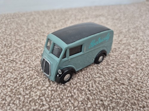 Corgi classics morris j - 1/43,