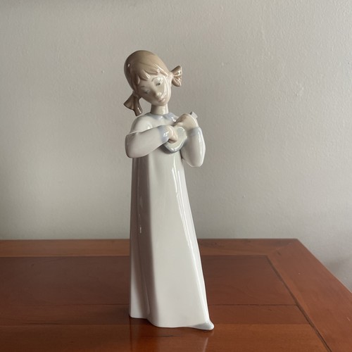 Lladro girl with guitar b24f - guitar,