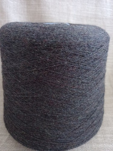 Machine knitting yarn