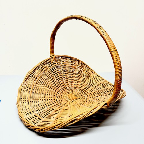 Large vintage wicker gathering - large,
