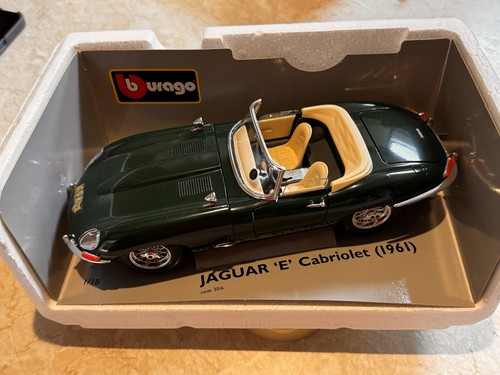 Burago scale 1961 jaguar - burago,
