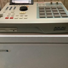 AKAI professional MPC2000XL