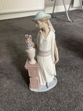 Lladro figurines collectibles Girl with Flowers