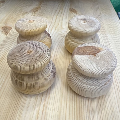 Pack small pine - of, moulded