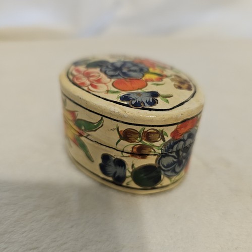 Vintage lacquered oval - lacquered, shaped
