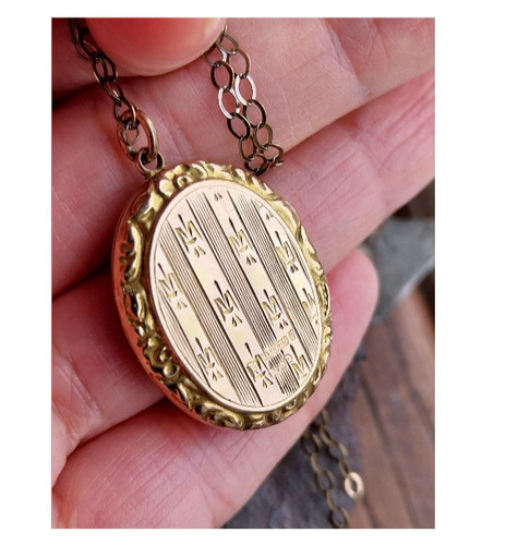 Antique 9ct gold locket - 9ct,