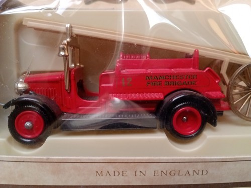 Lledo fire engine manchester - lledo,