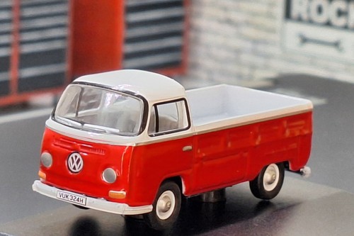 Bay window pick - up, poppy