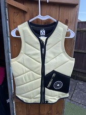 Women Follow Yellow Impact