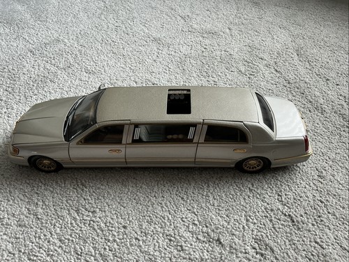 Sun star lincoln town - 1/18, car