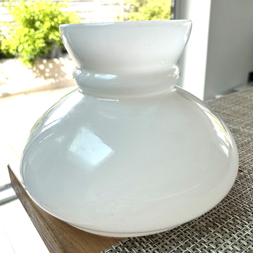 Vintage white opalescent - opalescent, milk