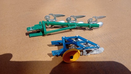 Pair britains ploughs - britains,