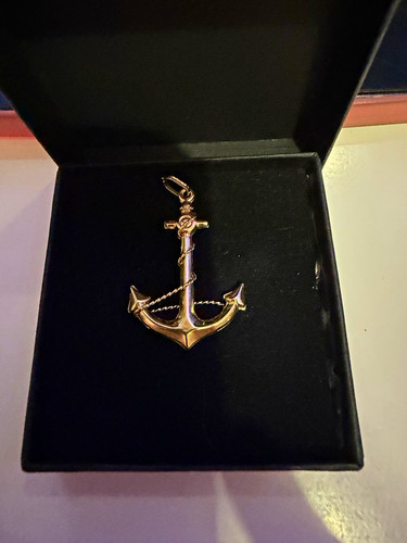 9ct gold anchor pendant