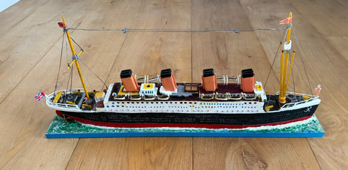 Large vintage model ocean - vintage,