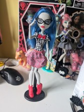 Monster High Ghoulia Helps