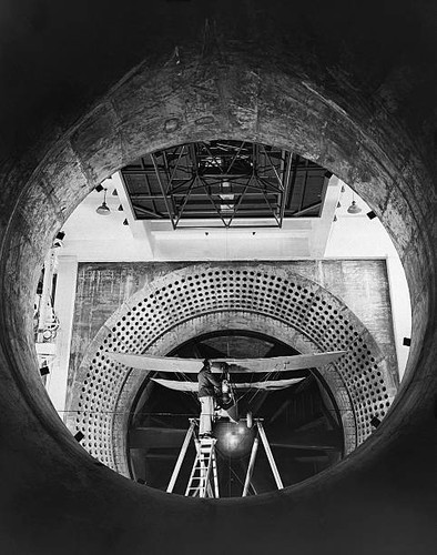 Wind tunnel test flying - tunnel,