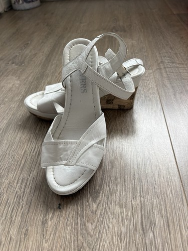 Pavers white sandals size 6 - size,