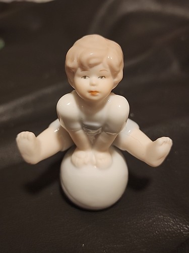 Young gymnast figurine - figurine, by
