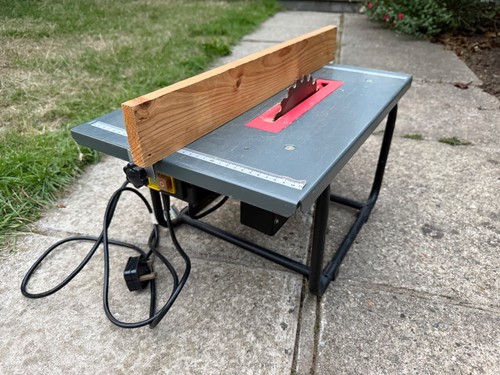 Mains corded bench circular