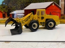 BRITAINS.1:32.FARM.DYNAPAC FRONT END LOADER.TRACTOR.CENTER STEER.BALE GRAB.FORKS