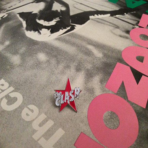 The clash red star enamel - the,