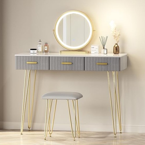 Dressing table with - dressing,