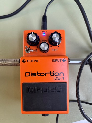Boss distortion pedal - distortion, –