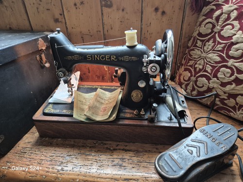Vintage singer sewing machine - singer,