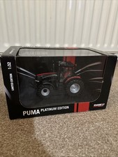 Universal Hobbies Tractor 1:32