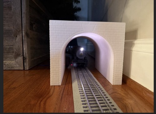 Model train tunnel - train, scale