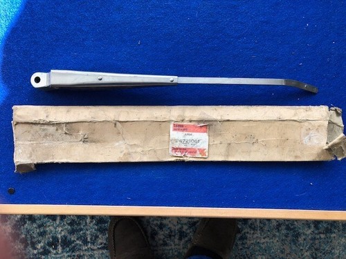 Nos leyland wiper - arms, trico