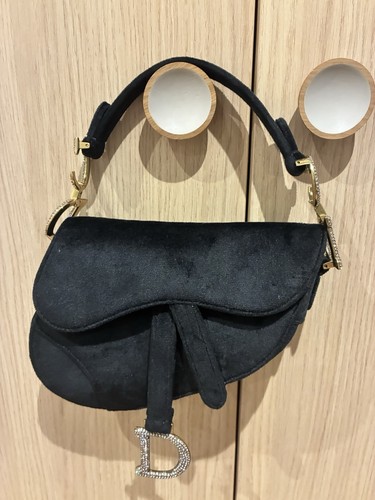 Black saddle style - black,