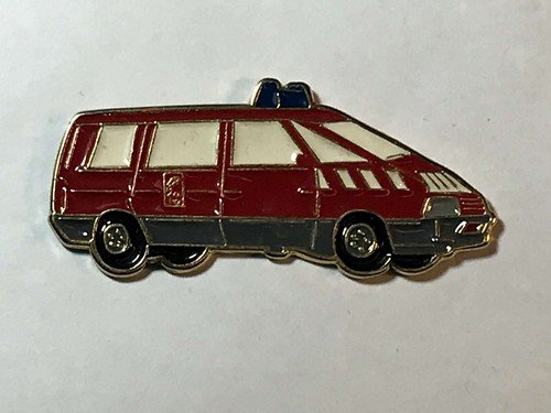 Pin red ambulance - pin,
