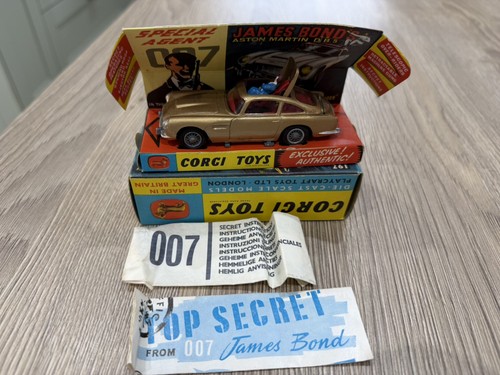 Corgi toys 261 - 261, james