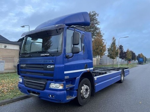 Daf exhaust mount nut - cf,