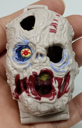 Mighty max horror - max, heads