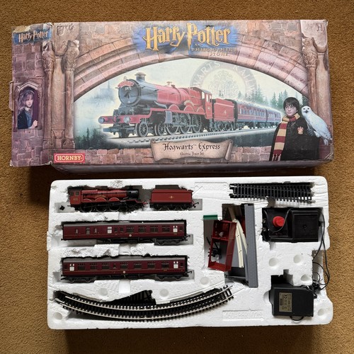 Hornby r1025 hogwarts express - hogwarts,