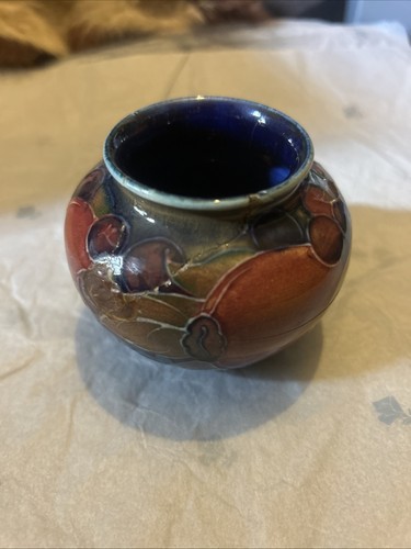 Vintage moorcroft vase - moorcroft, m66