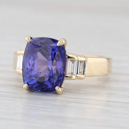 Cushion cut tanzanite - ct,