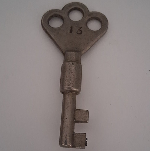 Metal skeleton key 3 - metal,