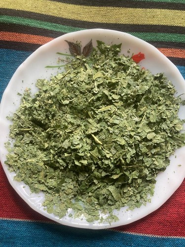 Dried mulberry leaf pieces - leaf,