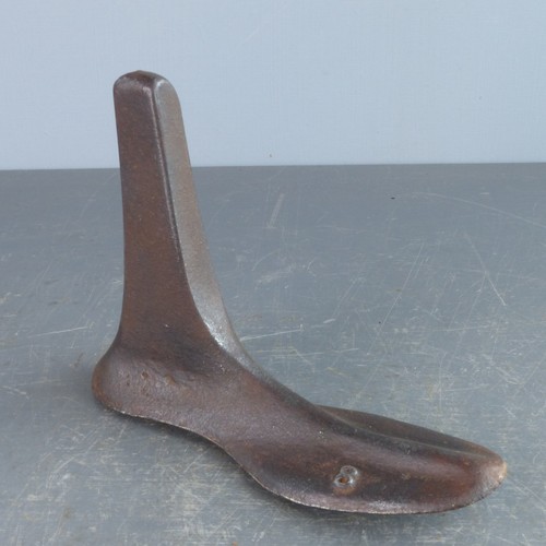 Vintage cast iron - cast, last