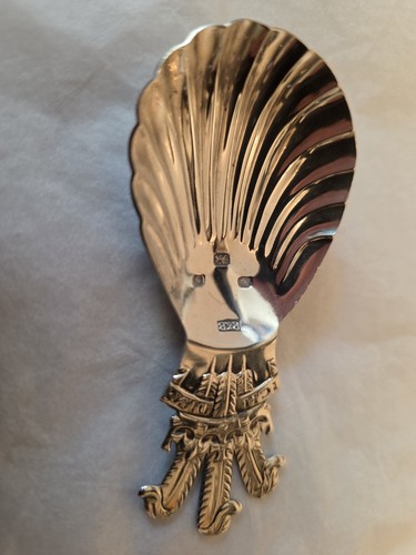 Silver scalloped caddy spoon - caddy,