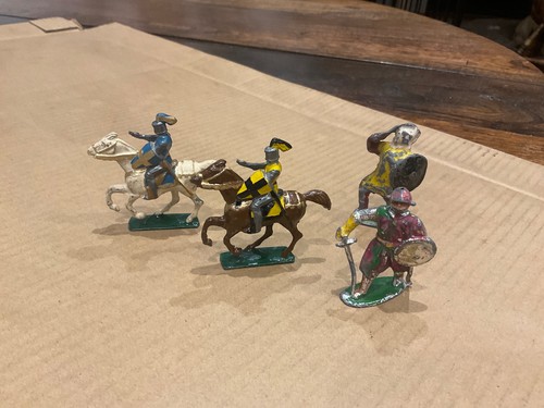 Four lead knights two - four, knights,two