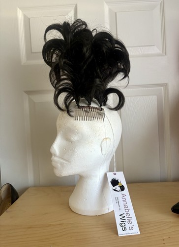 Black feathered hair - black,
